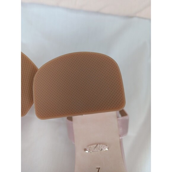 Badgley Mischka Feisty Pearl Block Heel Sandals Size 7 Pink Satin Wedding Prom - Picture 8 of 10